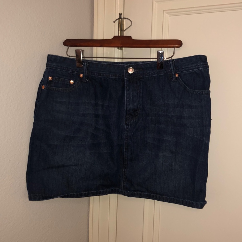 Blue jean shirt size L (but runs a little small)